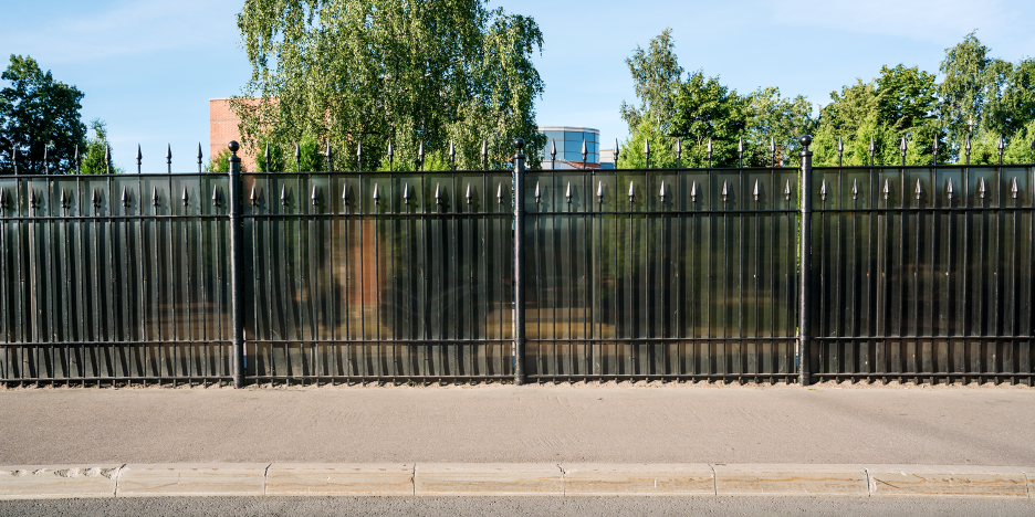 Commercial fencing contractor in Elk Grove Village Illinois